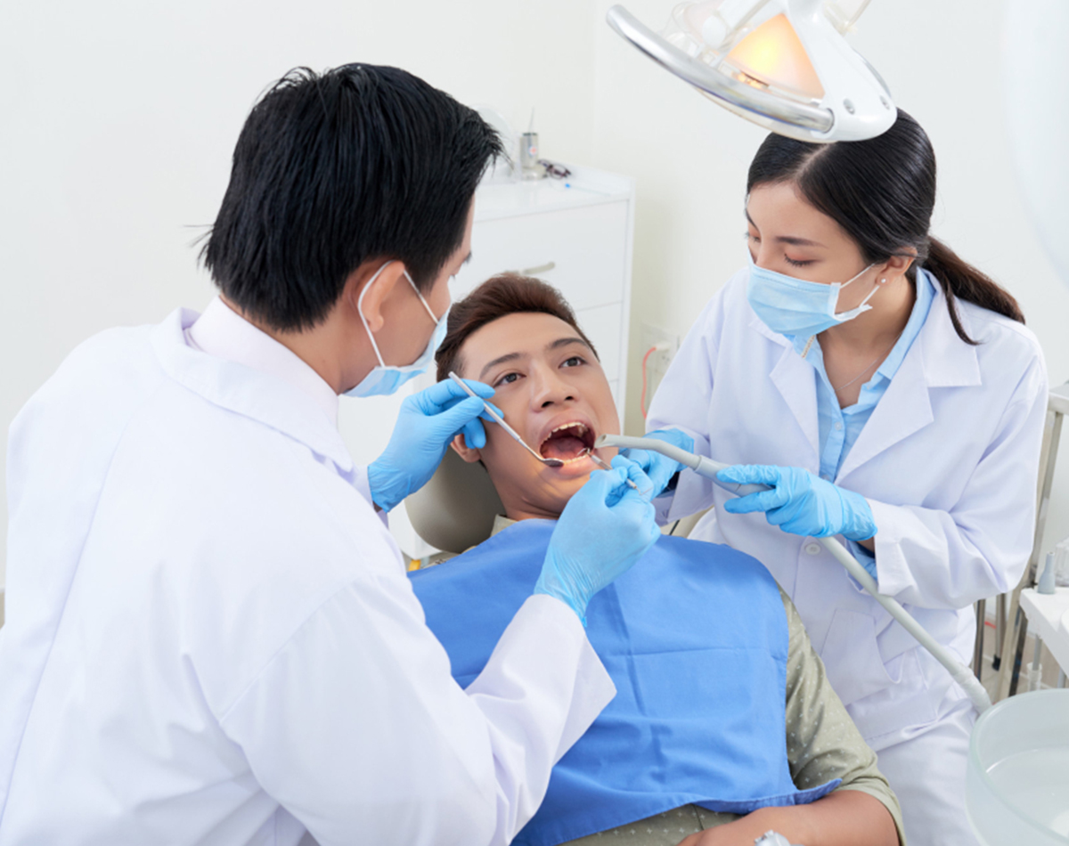 https://mastersmile.vn/wp-content/uploads/2026/01/dich-vu-cay-rang-implant-2.jpg