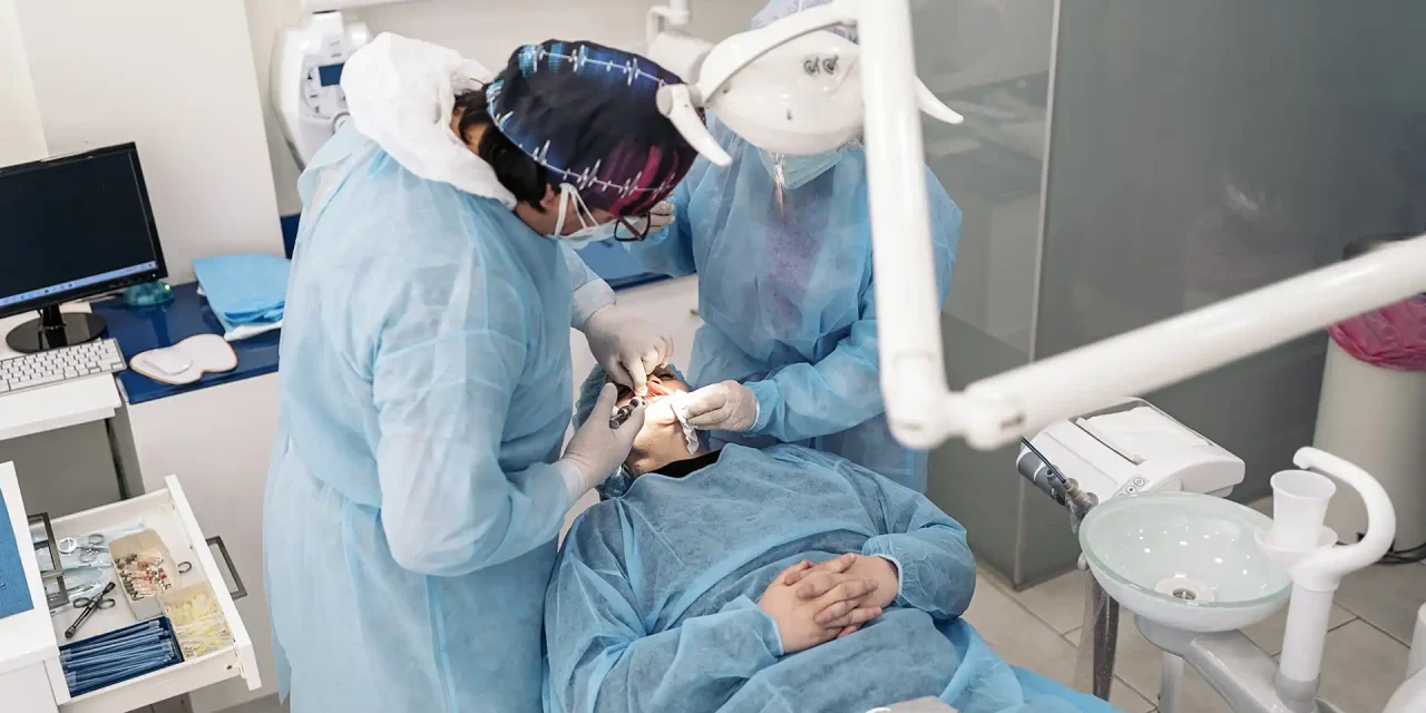 Cấy ghép Implant có đau không? Bác sĩ nha khoa giải đáp chi tiết từ A–Z
